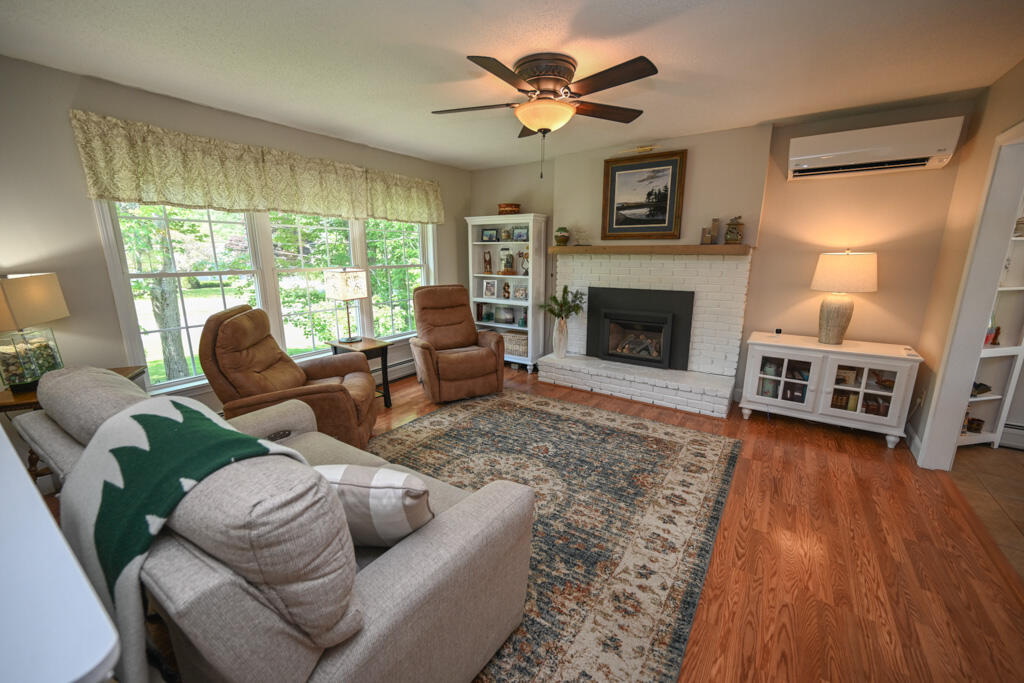 40 Canterbury Road Brewer, ME 04412 - Photo 3 of 31 Living Room