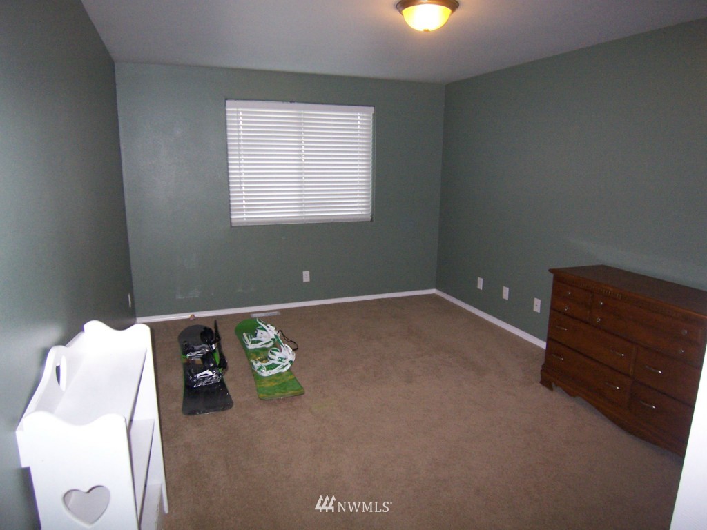 2794 Erlands Point Road Northwest Bremerton, WA 98312 - Photo 11 of 15 Gallery Image 11