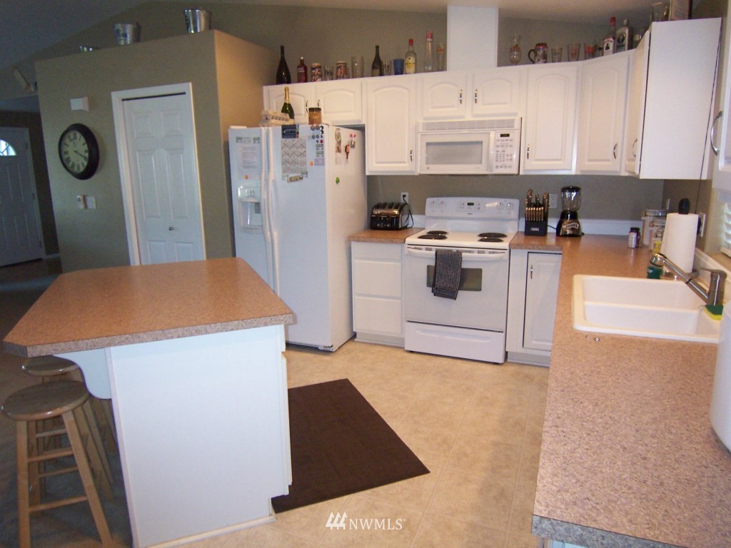2794 Erlands Point Road Northwest Bremerton, WA 98312 - Photo 6 of 15 Gallery Image 6