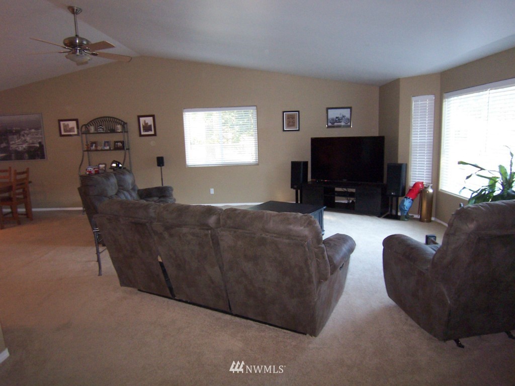 2794 Erlands Point Road Northwest Bremerton, WA 98312 - Photo 7 of 15 Gallery Image 7