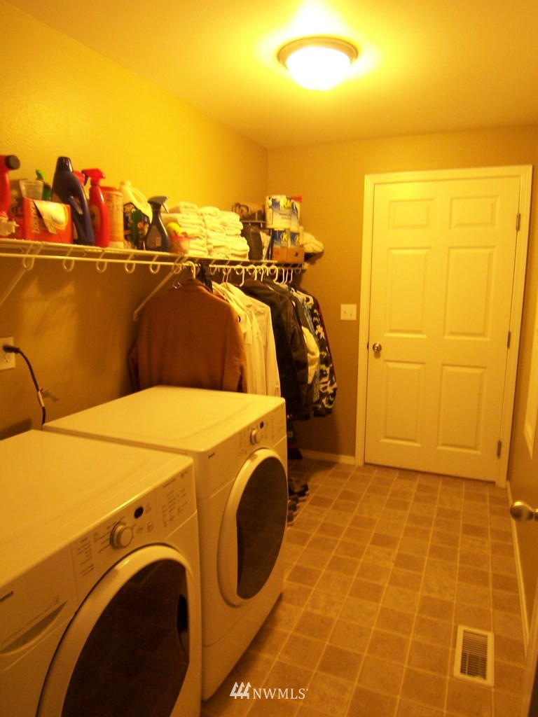 2794 Erlands Point Road Northwest Bremerton, WA 98312 - Photo 10 of 15 Gallery Image 10