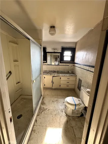 a view of a back yard of the house