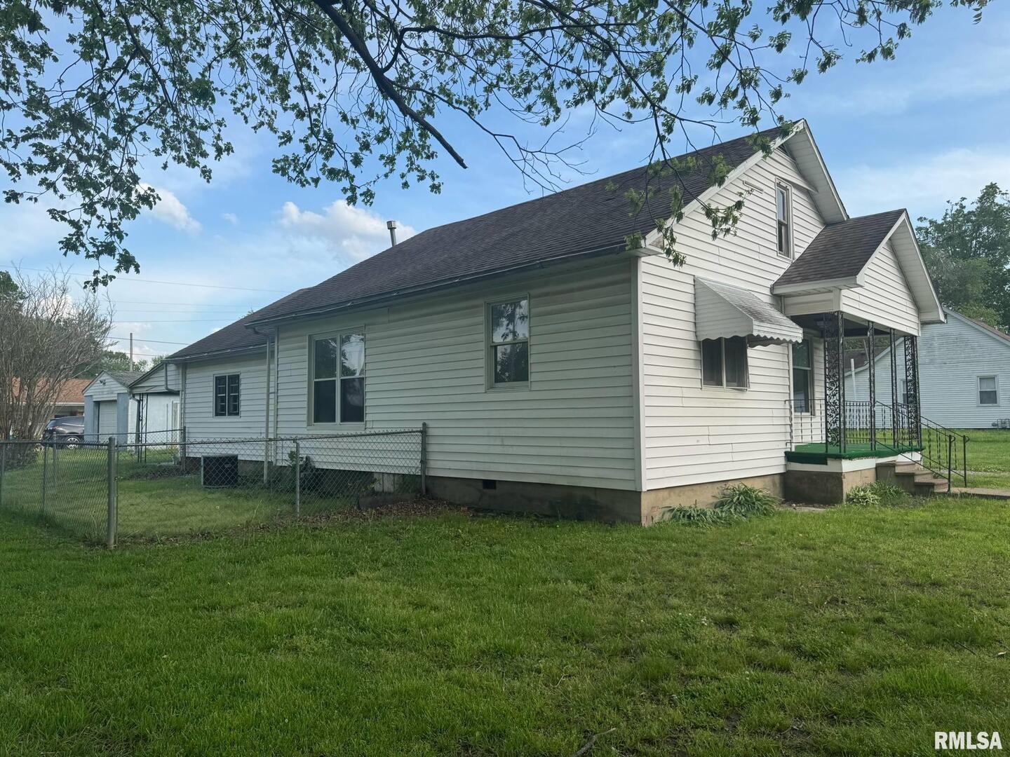 604 South 23rd Street Herrin, IL 62948 - Photo 3 of 14 a backyard of a house with table and chairs