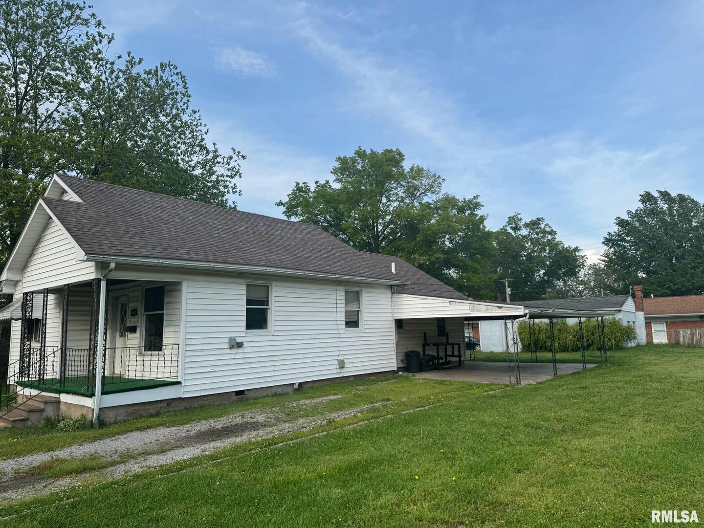 604 South 23rd Street Herrin, IL 62948 - Photo 7 of 14 a front view of house with yard and green space