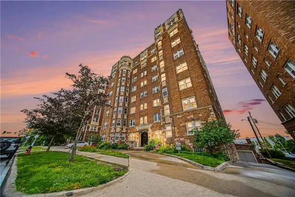 $215,000 | 311 Emanuel Cleaver II Blvd., Unit 401, Kansas City, MO 64112