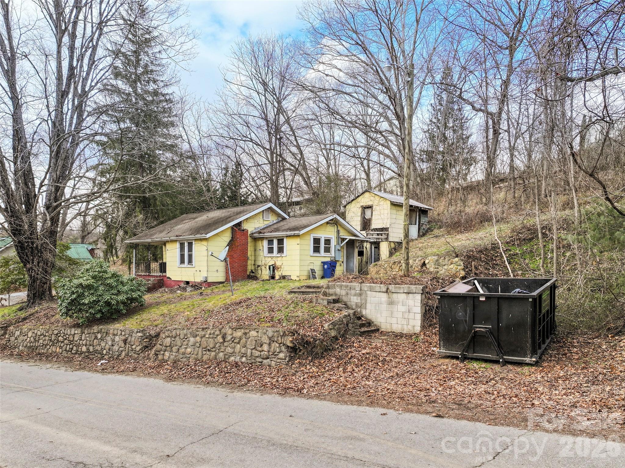 75 Travis Street Clyde, NC 28721 - Photo 4 of 15