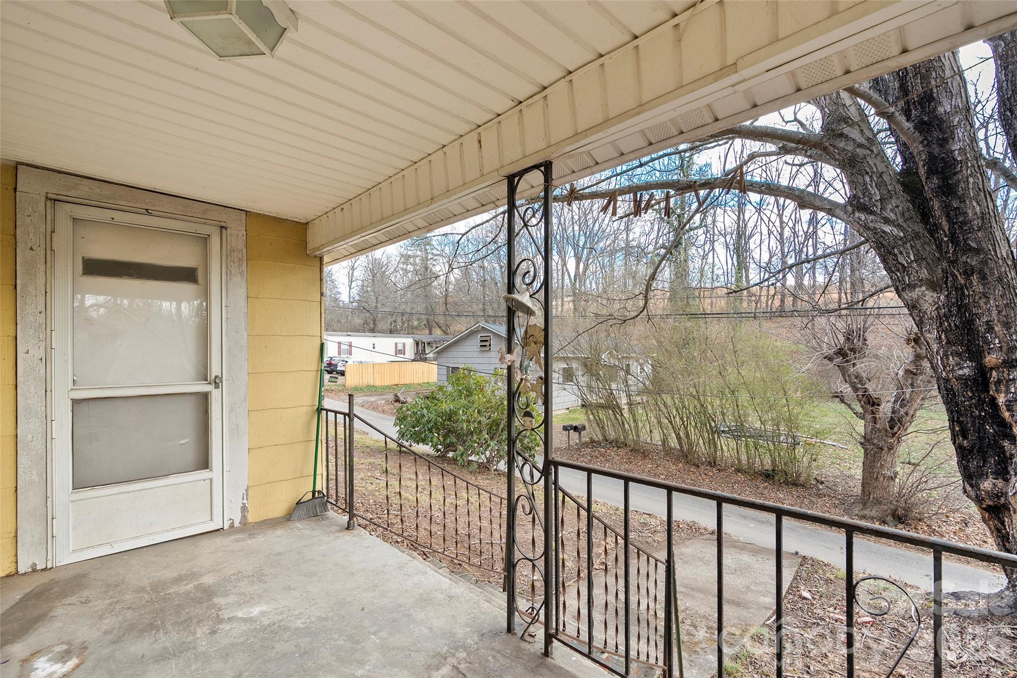 75 Travis Street Clyde, NC 28721 - Photo 5 of 15