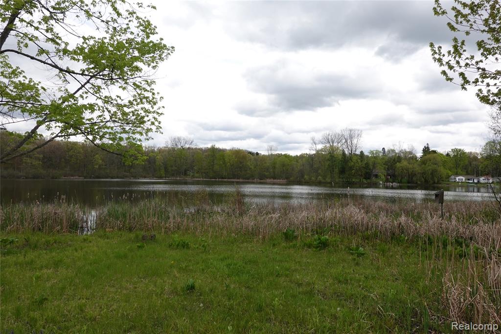 454 East Road Holly, MI 48442 - Photo 8 of 11
