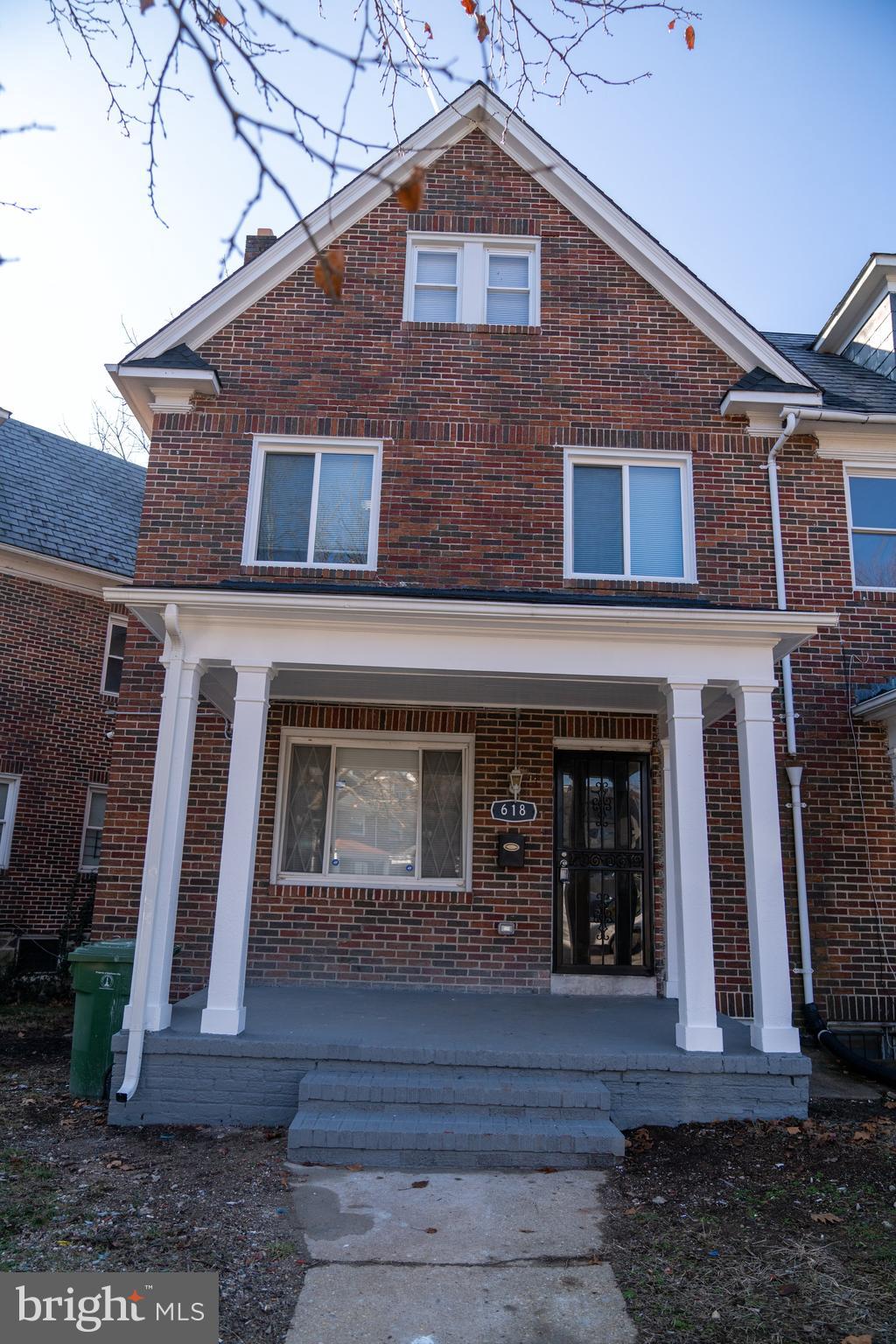 618 Wicklow Road Baltimore, MD 21229 - Photo 1 of 48 Outside Front
