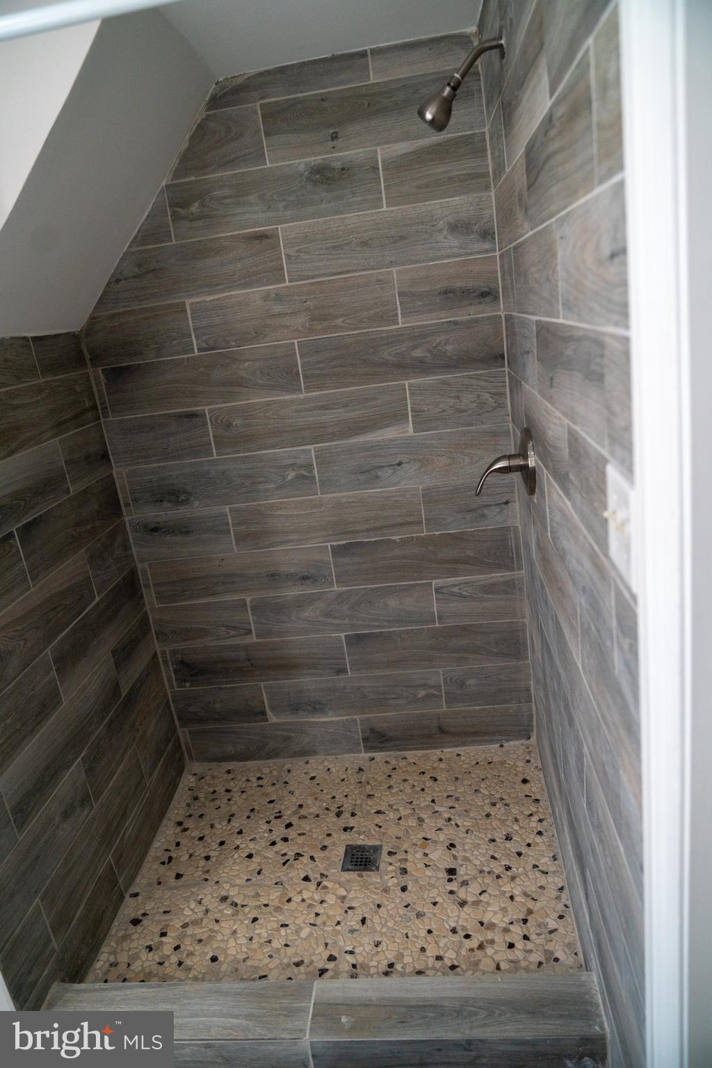 618 Wicklow Road Baltimore, MD 21229 - Photo 32 of 48 Master Bath