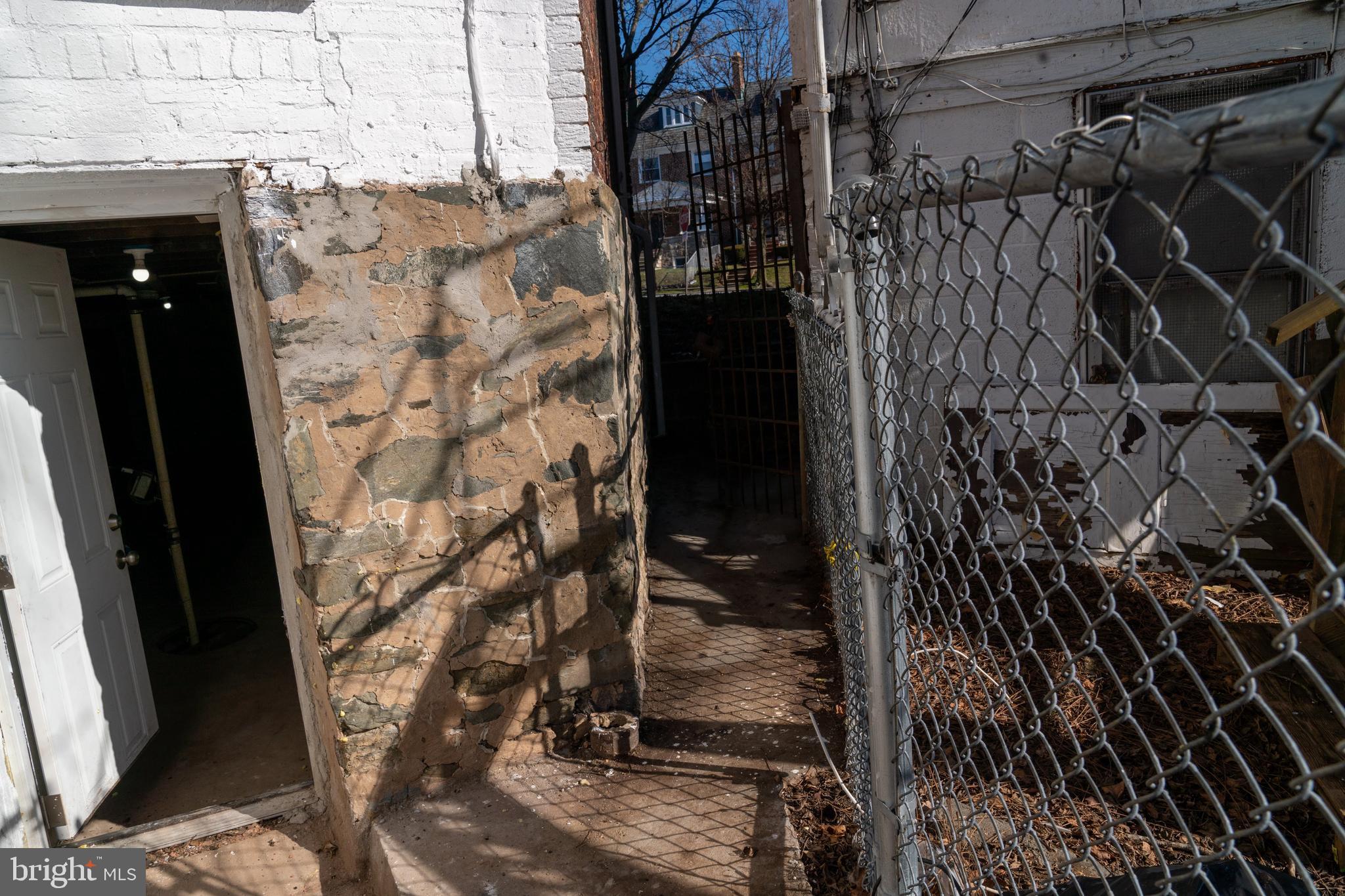 618 Wicklow Road Baltimore, MD 21229 - Photo 38 of 48 Outside