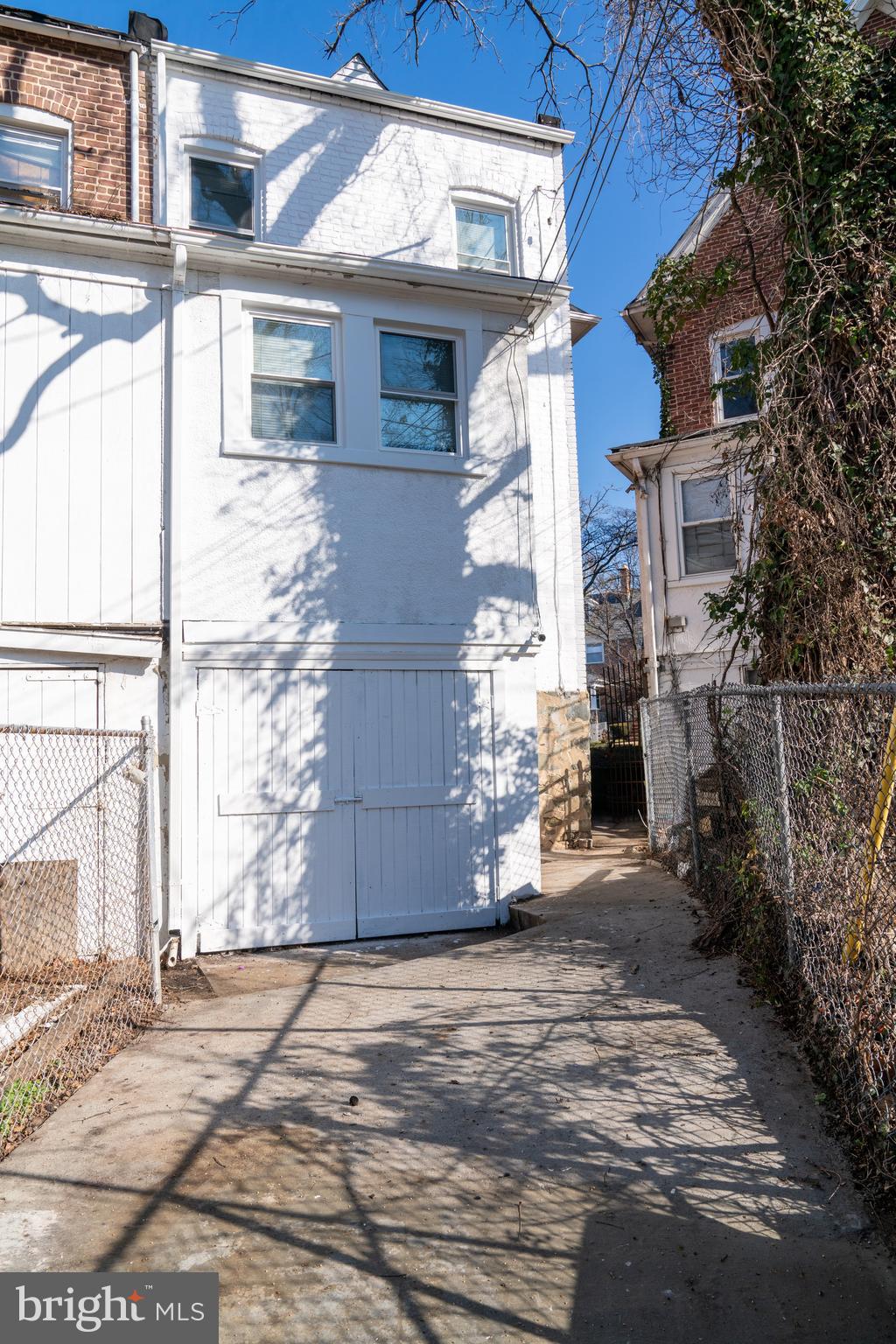 618 Wicklow Road Baltimore, MD 21229 - Photo 40 of 48 Outside Rear