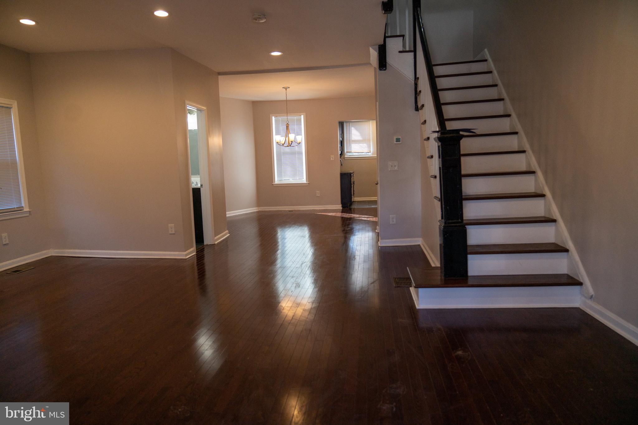 618 Wicklow Road Baltimore, MD 21229 - Photo 5 of 48 Main Entrance