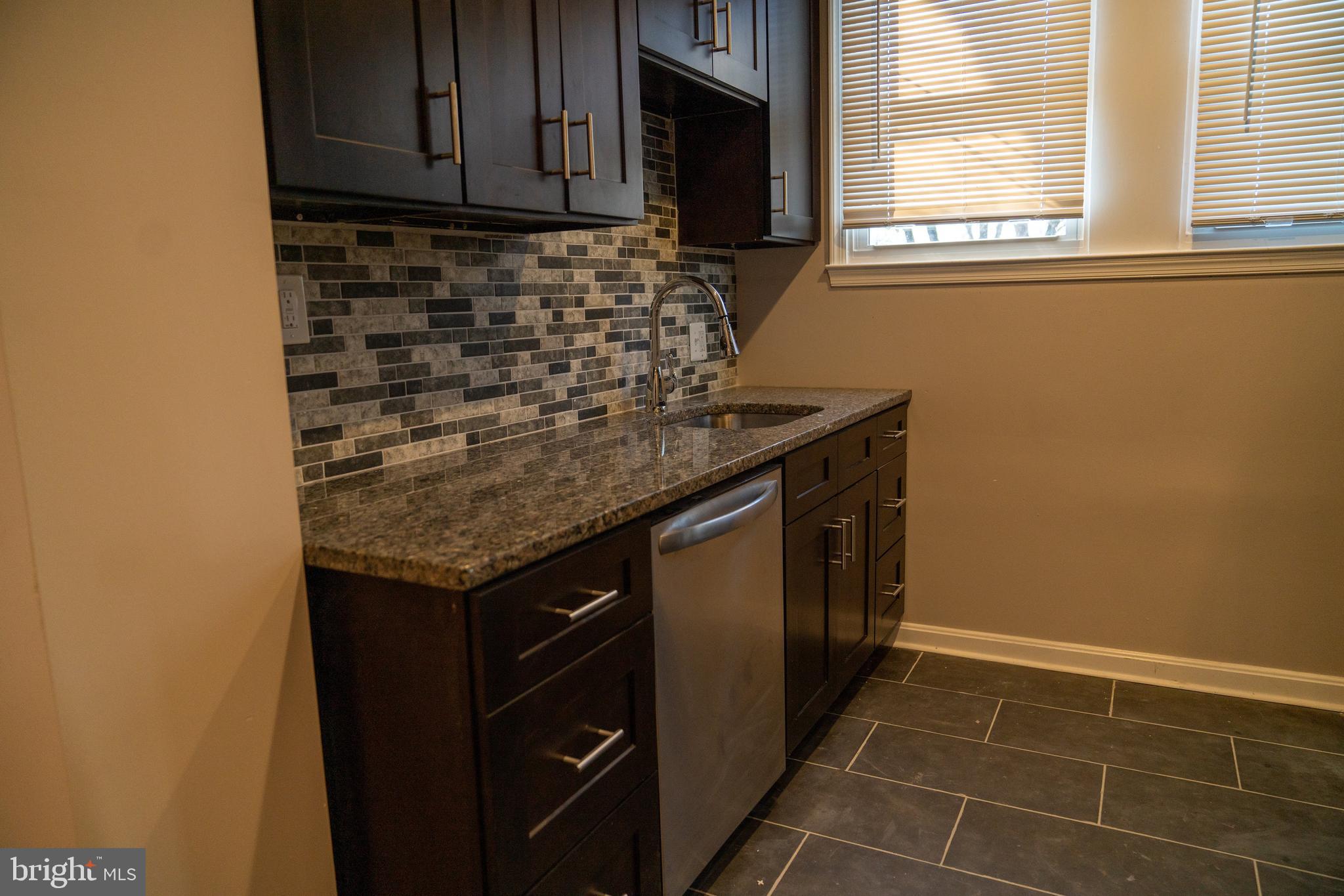 618 Wicklow Road Baltimore, MD 21229 - Photo 10 of 48 Kitchen
