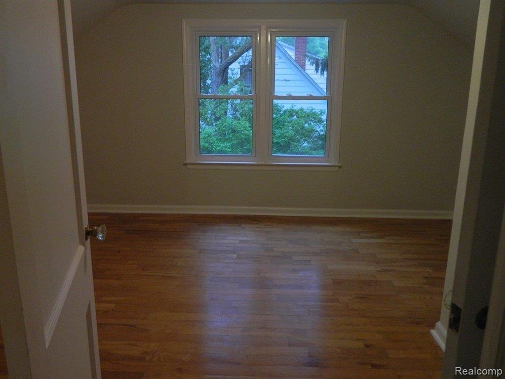 907 Academy Road Holly, MI 48442 - Photo 12 of 16 BEDROOM UPSTAIRS.jpg