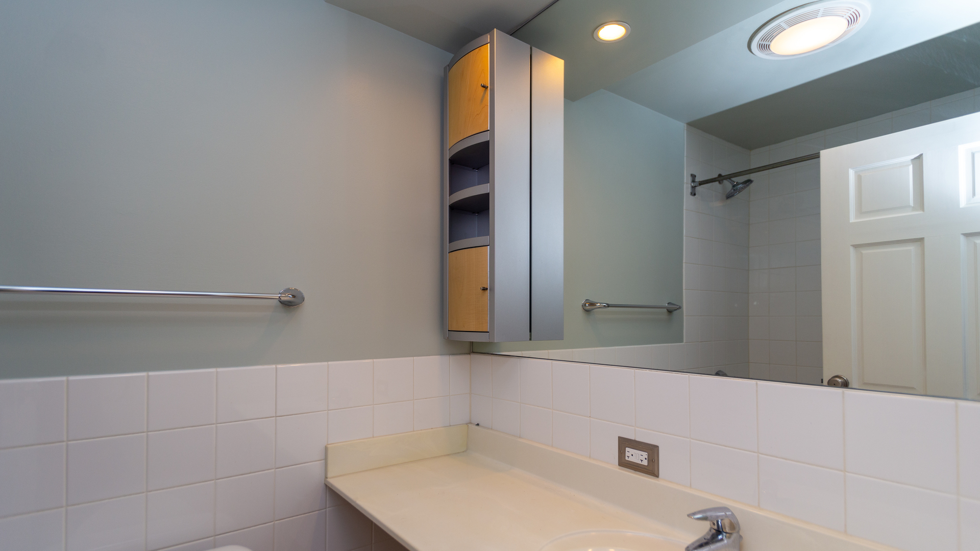 807 Church Street, Unit 212 Evanston, IL 60201 - Photo 8 of 10
