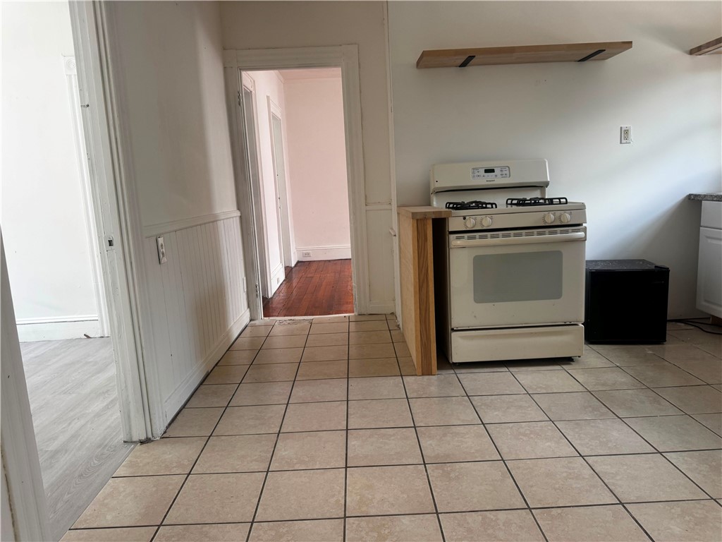 792 Atwells Avenue Providence, RI 02909 - Photo 32 of 47 Second Floor Apartment