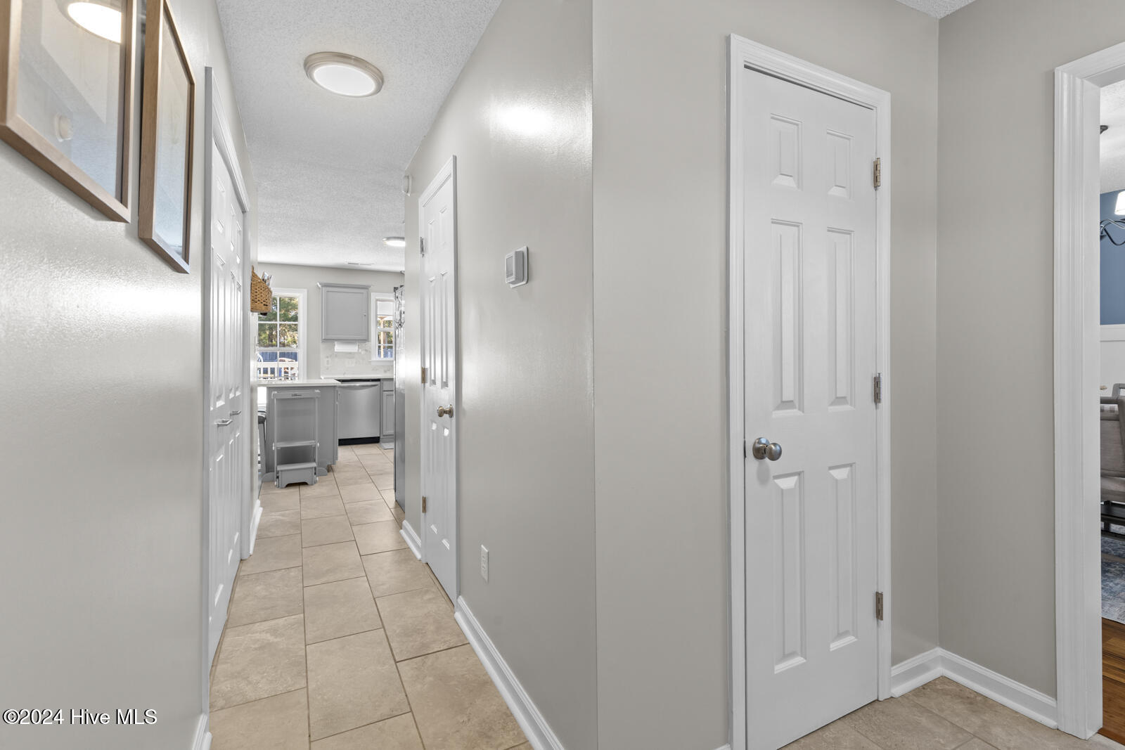 108 Ridgewood Court Jacksonville, NC 28546 - Photo 7 of 33 Foyer 2