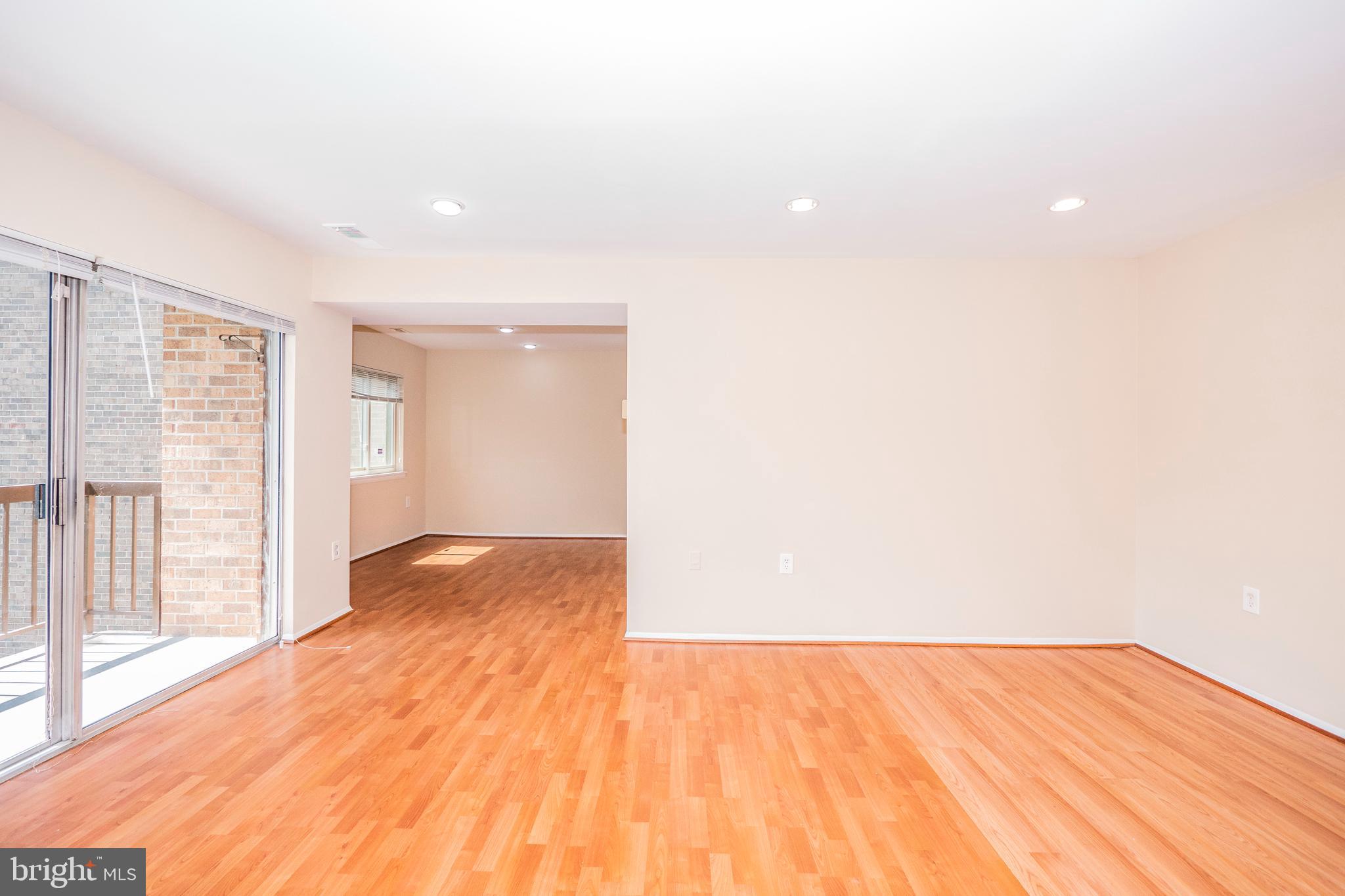 18602 Walkers Choice Road, Unit 4 Gaithersburg, MD 20886 - Photo 9 of 34 Main Level - Living Room