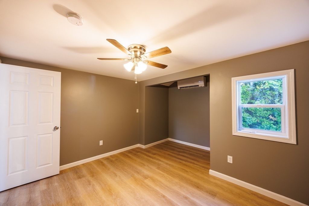 8 Freeman Avenue Webster, MA 01570 - Photo 13 of 24