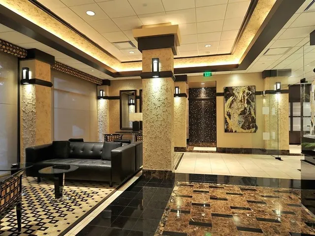 $7,000 | 1255 North Gulfstream Avenue, Unit 402, Sarasota, FL 34236