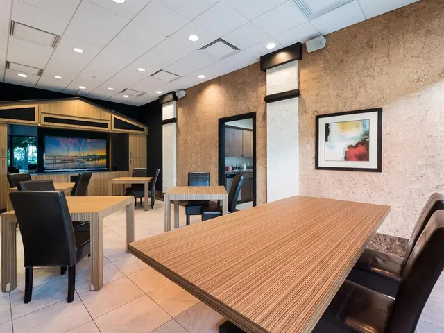 $7,000 | 1255 North Gulfstream Avenue, Unit 402, Sarasota, FL 34236