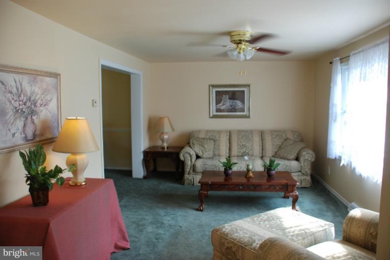 5817 Detrick Road Mount Airy, MD 21771 - Photo 10 of 30 Living Room