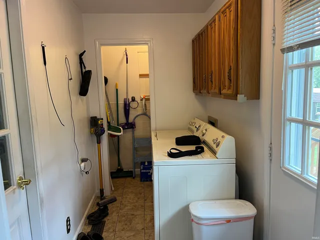 $179,900 | 329 West Railroad Street, Clay, KY 42404