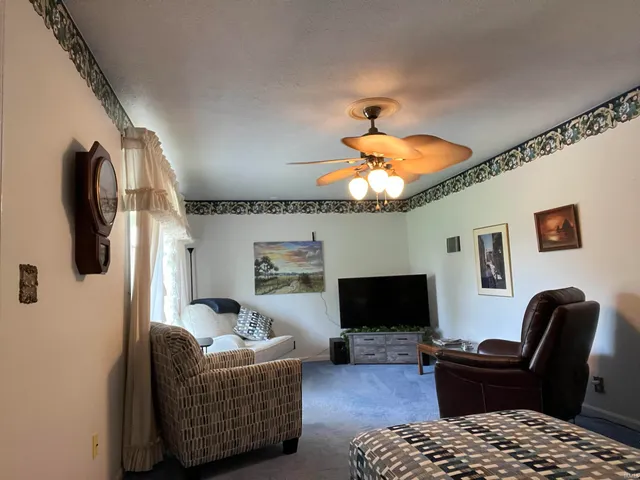 $179,900 | 329 West Railroad Street, Clay, KY 42404