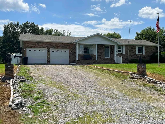 $179,900 | 329 West Railroad Street, Clay, KY 42404