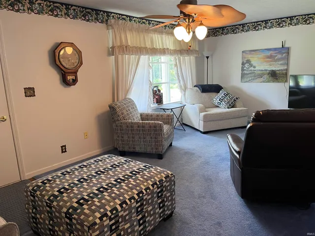 $179,900 | 329 West Railroad Street, Clay, KY 42404