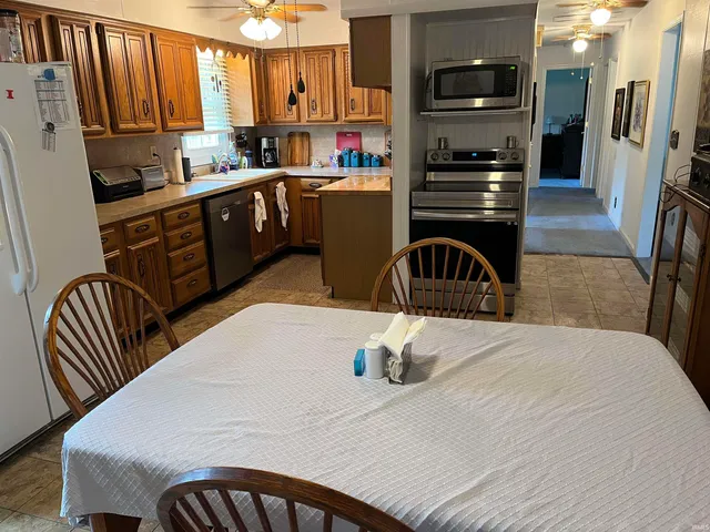 $179,900 | 329 West Railroad Street, Clay, KY 42404