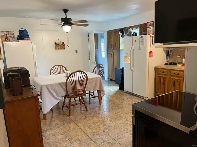 $179,900 | 329 West Railroad Street, Clay, KY 42404