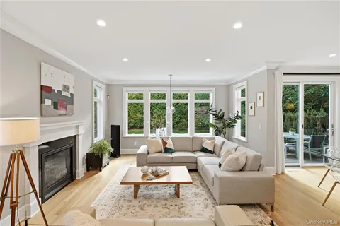 $2,795,000 | 55 Harrison Drive, Larchmont, NY 10538