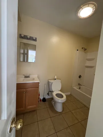 $1,500 | 422 Main Street, Unit 5, East Haven, CT 06512