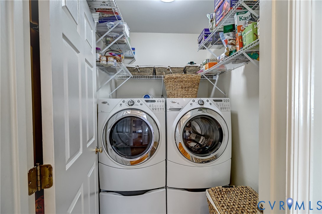 12600 Queensgate Road Midlothian, VA 23114 - Photo 24 of 50 1st floor laundry. Washer/Dryer convey