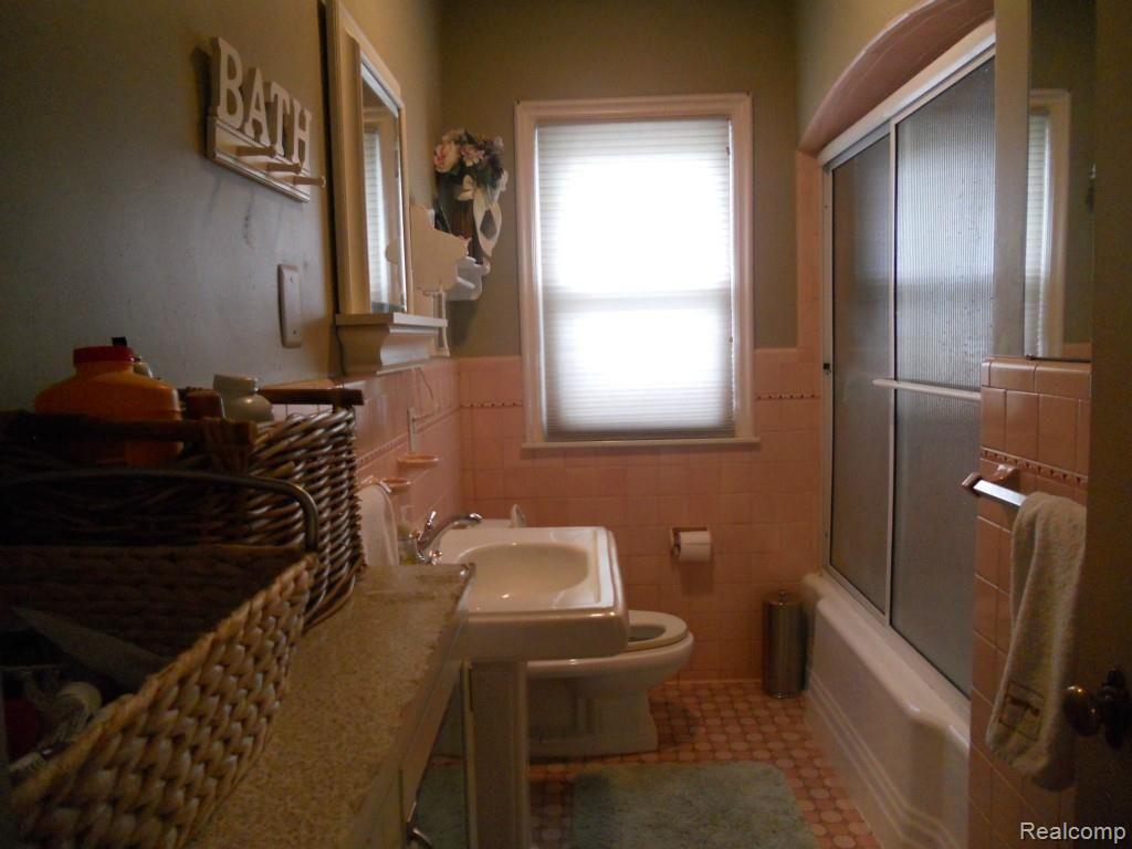 1637 Hawthorne Road Grosse Pointe, MI 48236 - Photo 13 of 19 DSCN1246.jpg