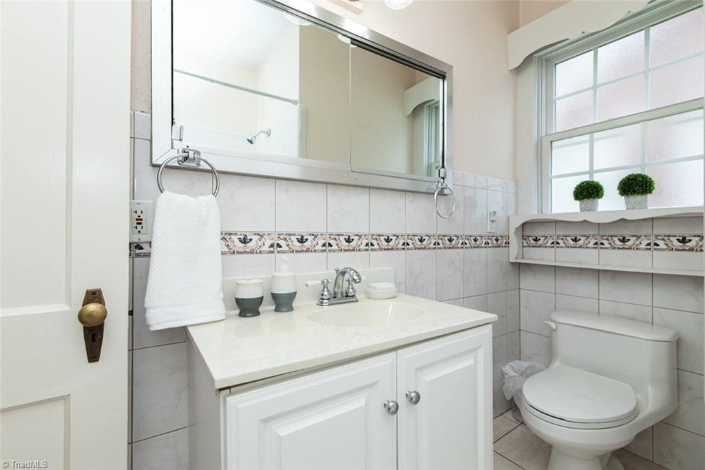 505 Gatewood Avenue High Point, NC 27262 - Photo 17 of 21