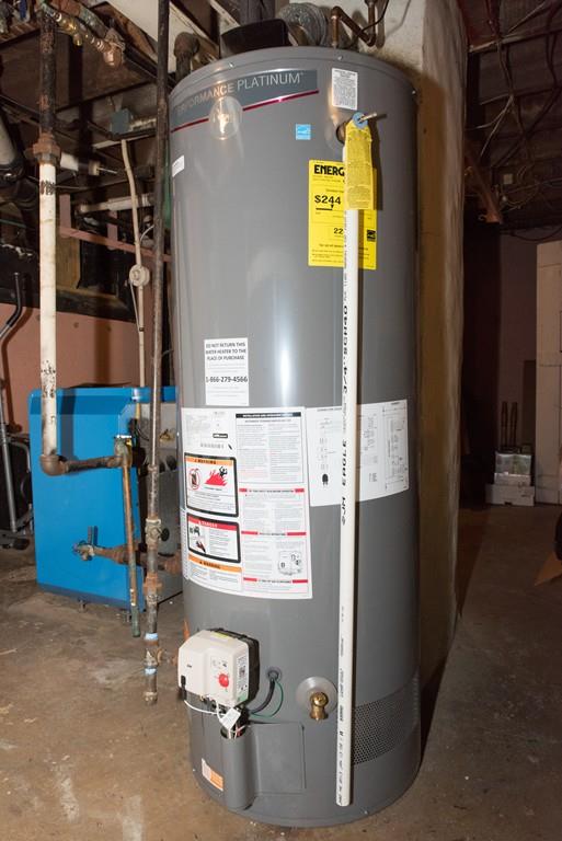134 Draper Street Springfield, MA 01108 - Photo 23 of 23 a utility room with dryer and washer