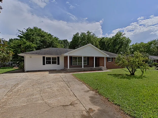 $269,500 | 1106 Bagley Drive, Fayetteville, TN 37334