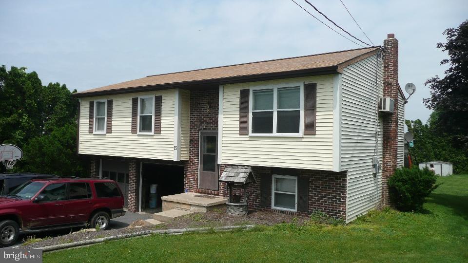 15 Bomberger Road Lititz, PA 17543 - Photo 3 of 19
