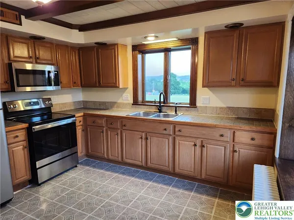 $1,900 | 5545 Highway 873, Schnecksville, PA 18078