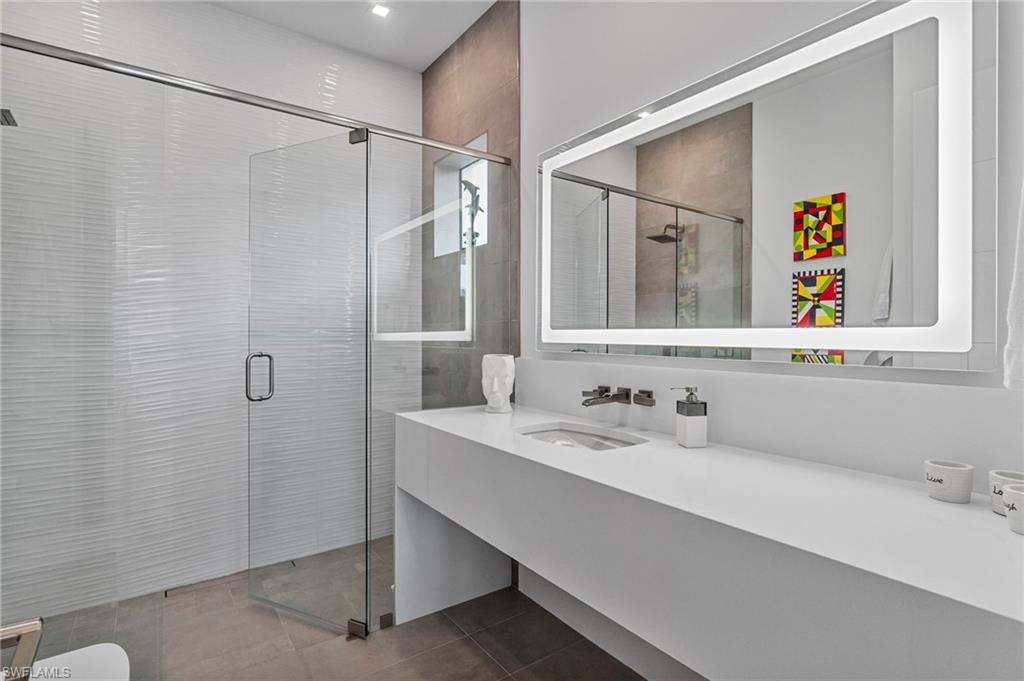 432 Bayside Avenue Naples, FL 34108 - Photo 23 of 50