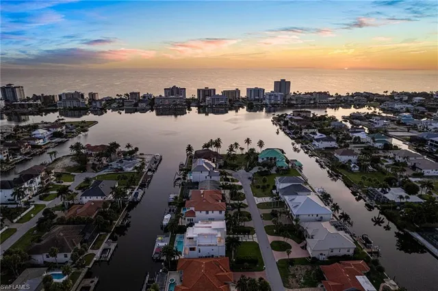 $6,399,000 | 432 Bayside Avenue, Naples, FL 34108