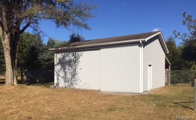 2760 Clarkston Road Lake Orion, MI 48362 - Photo 20 of 23 28' X 24' POLE BARN