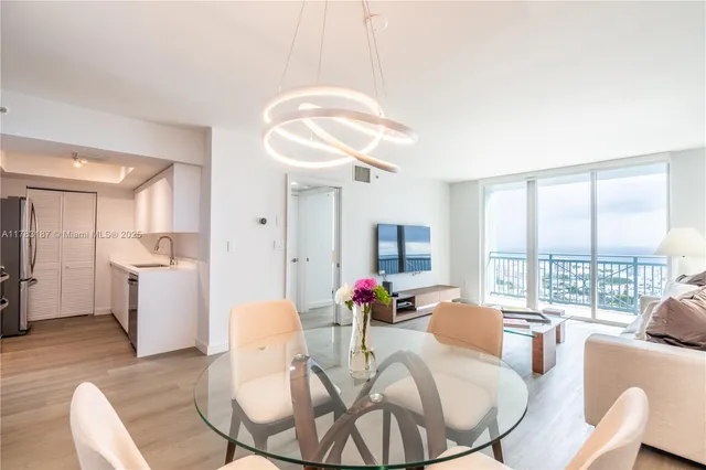 $4,990 | 90 Alton Road, Unit 2807, Miami Beach, FL 33139