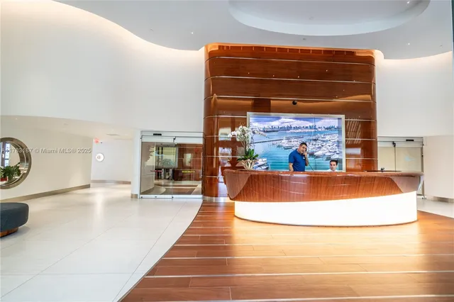 $4,990 | 90 Alton Road, Unit 2807, Miami Beach, FL 33139