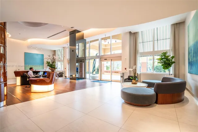 $4,990 | 90 Alton Road, Unit 2807, Miami Beach, FL 33139