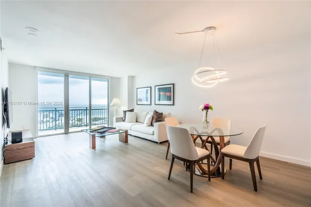 $4,990 | 90 Alton Road, Unit 2807, Miami Beach, FL 33139