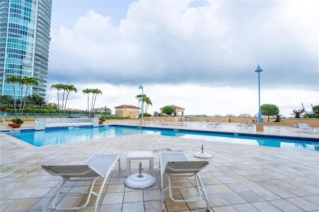 $4,990 | 90 Alton Road, Unit 2807, Miami Beach, FL 33139